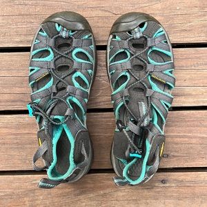 Keen Waterproof Women’s Adventure Shoes Size 7.